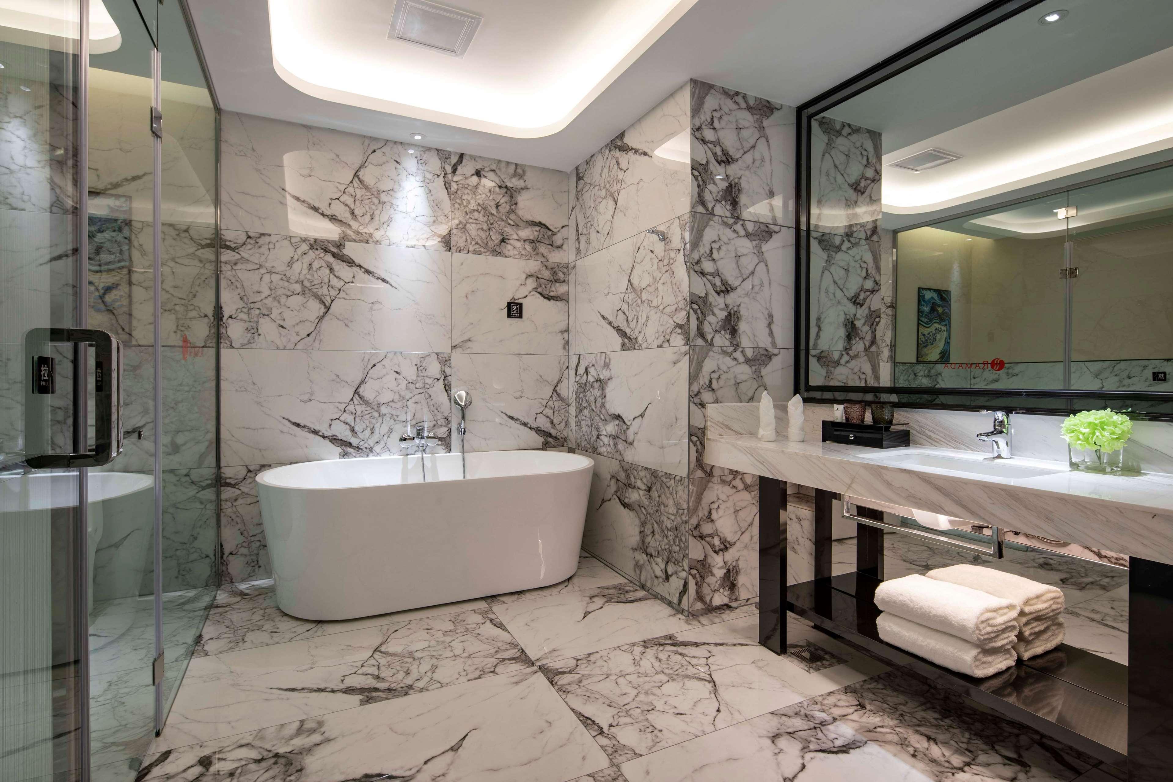 Ramada by Wyndham Mengzi Suites Bagian luar foto
