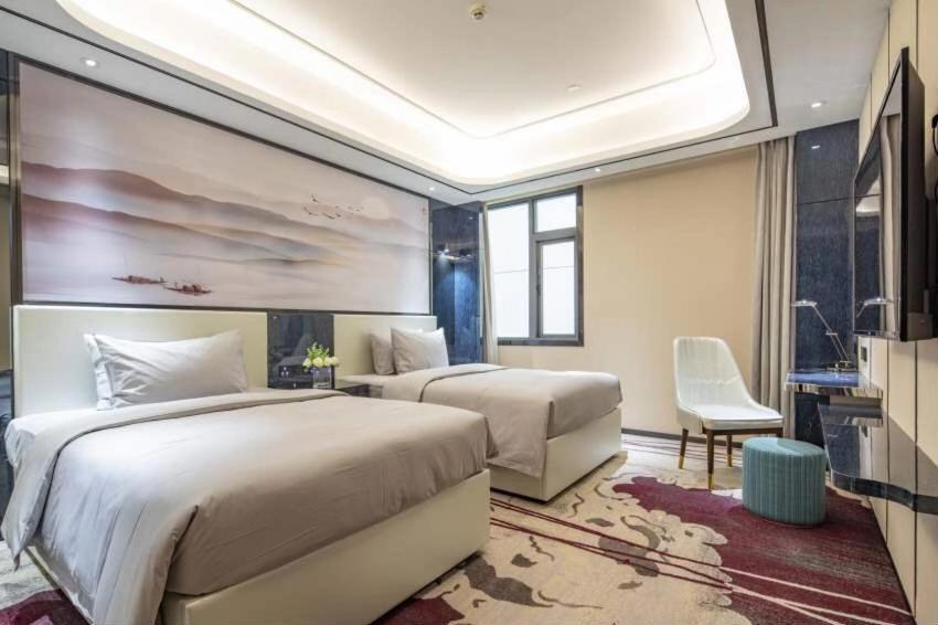Ramada by Wyndham Mengzi Suites Bagian luar foto