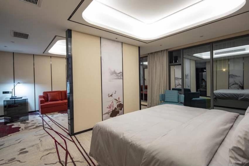 Ramada by Wyndham Mengzi Suites Bagian luar foto